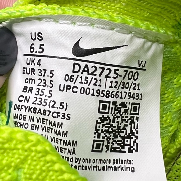 Nike Space Hippie 04 Sneakers in Light Lemon Twist - Picture 8 of 10